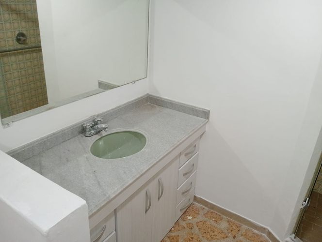 Apartamento de 4 alcobas en arriendo en Laureles, Medellín, 240 m² · foto 12 de 19