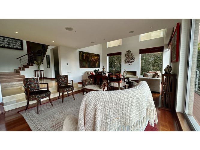 Casa de 4 alcobas en venta en Niza, Bogotá, 390 m² · foto 3 de 24