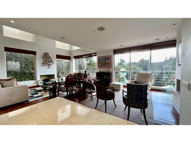 Casa de 4 alcobas en venta en Niza, Bogotá, 390 m² · foto 4 de 24