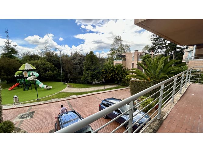 Casa de 4 alcobas en venta en Niza, Bogotá, 390 m² · foto 5 de 24