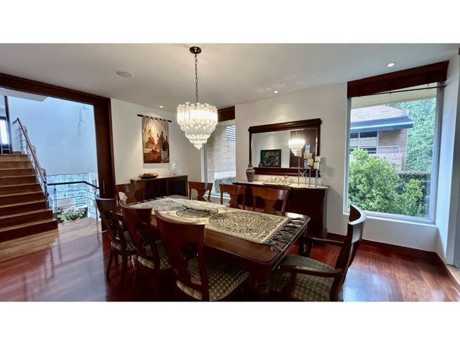 Casa de 4 alcobas en venta en Niza, Bogotá, 390 m² · foto 8 de 24