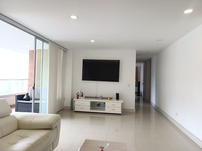Apartamento de 3 alcobas en arriendo en El Poblado, Medellín, 126 m² · foto 5 de 20