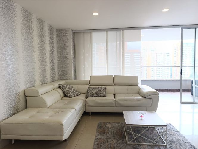 Apartamento de 3 alcobas en arriendo en El Poblado, Medellín, 126 m² · foto 3 de 20