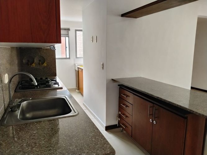 Apartamento de 2 alcobas en arriendo en El Poblado, Medellín, 86 m² · foto 6 de 19