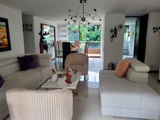 Apartamento de 3 alcobas en venta en El Poblado, Medellín, 138 m² · foto 2 de 12