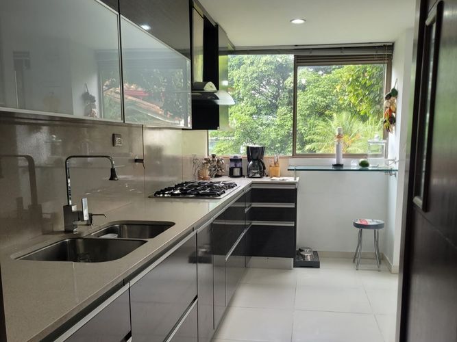 Apartamento de 3 alcobas en venta en El Poblado, Medellín, 138 m² · foto 4 de 12