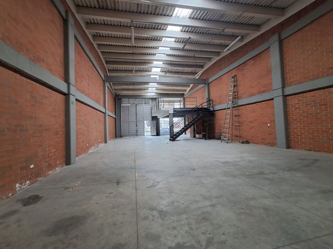 Bodega en arriendo en Romelia Alta, Dosquebradas, 250 m² · foto 2 de 8