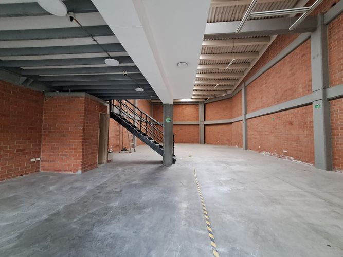 Bodega en arriendo en Romelia Alta, Dosquebradas, 250 m² · foto 3 de 8