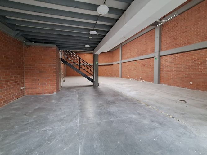 Bodega en arriendo en Romelia Alta, Dosquebradas, 250 m² · foto 4 de 8