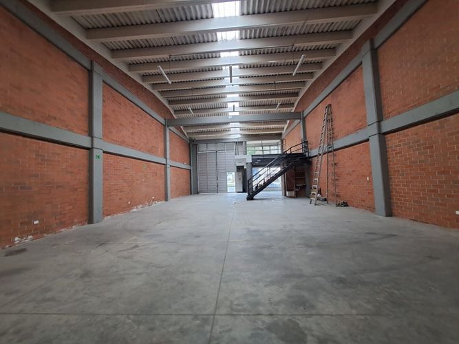 Bodega en arriendo en Romelia Alta, Dosquebradas, 250 m² · foto 6 de 8