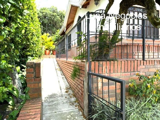 Casa de 4 alcobas en venta en Los Llanitos, Piedecuesta, 600 m² · foto 3 de 24