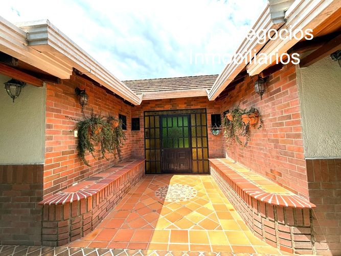 Casa de 4 alcobas en venta en Los Llanitos, Piedecuesta, 600 m² · foto 9 de 24