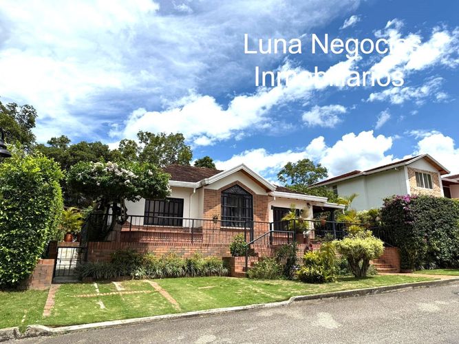 Casa de 4 alcobas en venta en Los Llanitos, Piedecuesta, 600 m² · foto 2 de 24