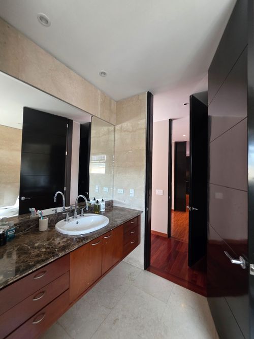 Apartamento de 3 alcobas en venta en Los Rosales, Bogotá, 317 m² · foto 21 de 24