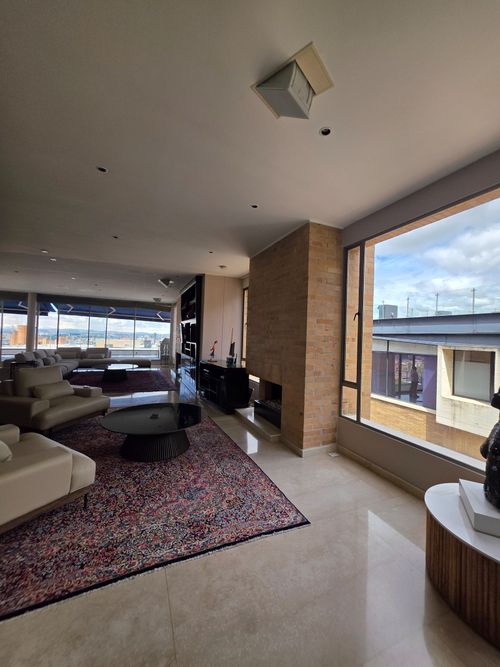 Apartamento de 3 alcobas en venta en Los Rosales, Bogotá, 317 m² · foto 6 de 24