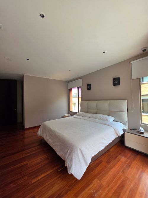 Apartamento de 3 alcobas en venta en Los Rosales, Bogotá, 317 m² · foto 23 de 24