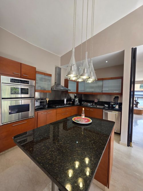 Apartamento de 3 alcobas en venta en Los Rosales, Bogotá, 317 m² · foto 14 de 24