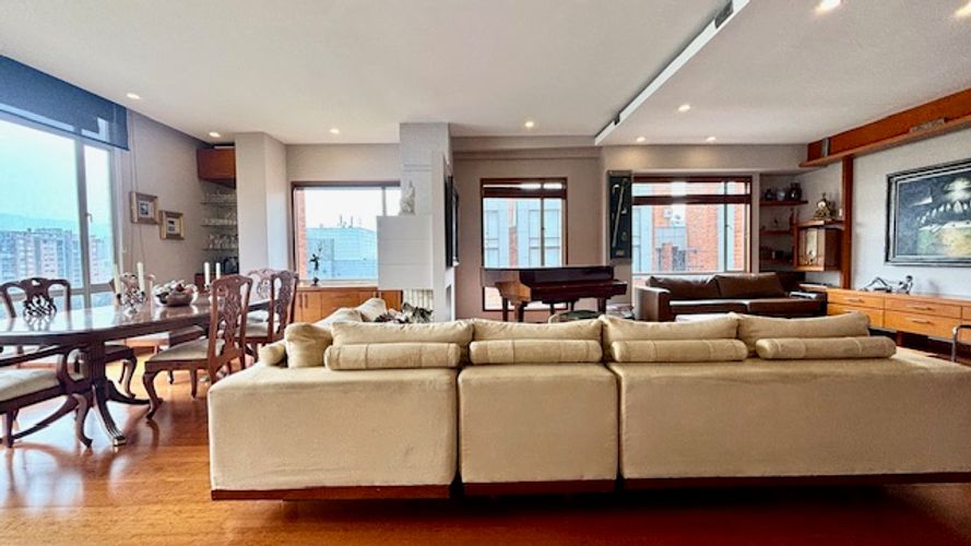Apartamento de 3 alcobas en venta en Colina Campestre, Bogotá, 196 m² · foto 3 de 24
