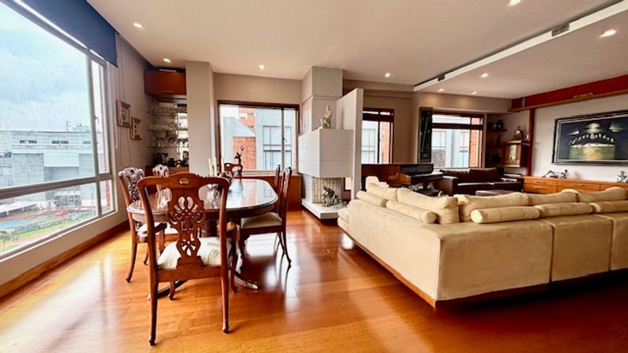 Apartamento de 3 alcobas en venta en Colina Campestre, Bogotá, 196 m² · foto 4 de 24