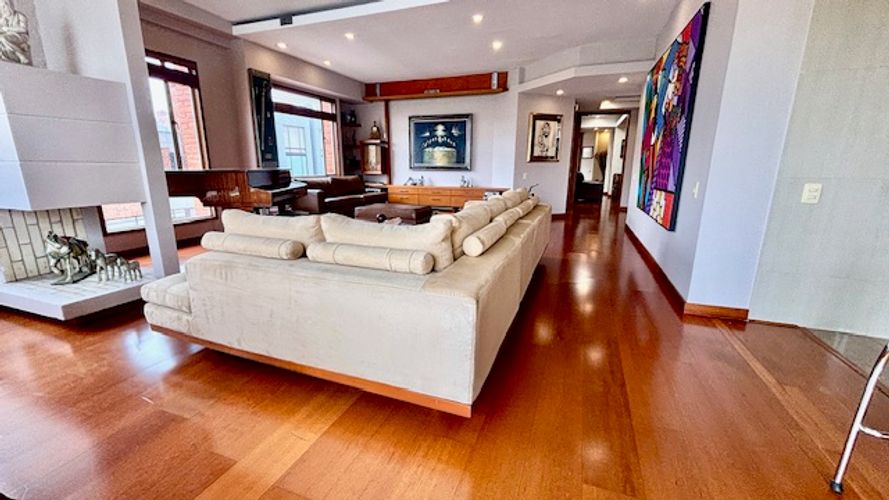 Apartamento de 3 alcobas en venta en Colina Campestre, Bogotá, 196 m² · foto 6 de 24