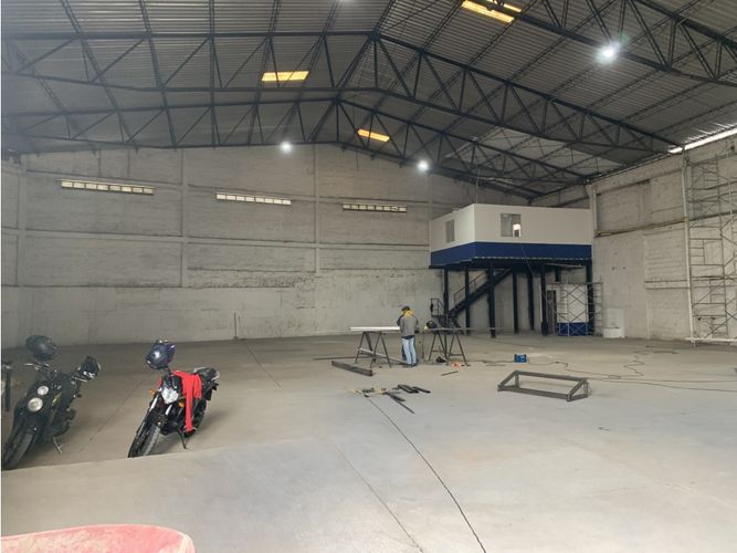Bodega en arriendo en Armenia, Armenia, 900 m² · foto 2 de 11
