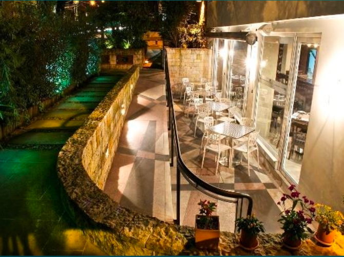Casa de 9 alcobas en venta en Los Rosales, Bogotá, 751 m² · foto 5 de 10