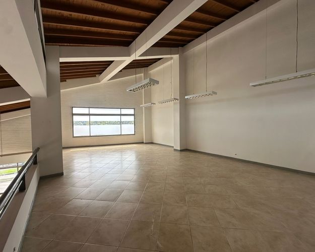 Oficina en arriendo en Cristo Rey, Medellín, 226 m² · foto 4 de 9