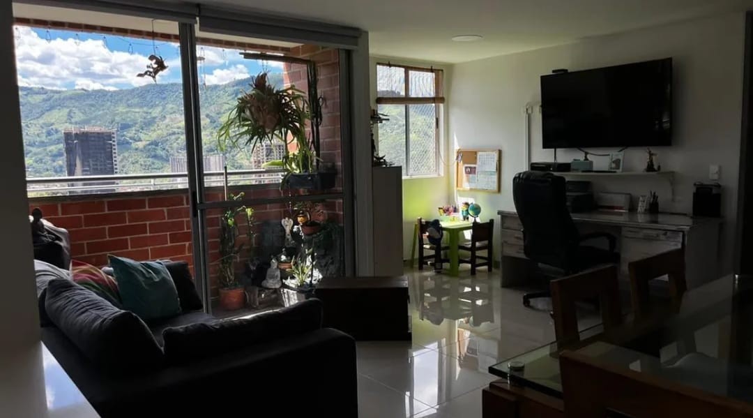Apartamento en venta en Suramerica, La Estrella · foto 3 de 24
