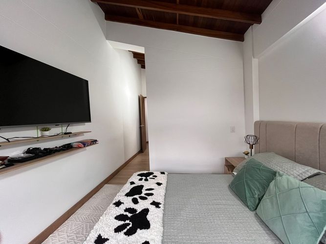Casa de 3 alcobas en venta en Loma El Atravesado, Envigado, 168 m² · foto 12 de 20