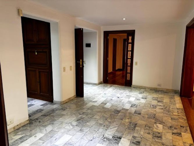 Apartamento de 3 alcobas en venta en Los Rosales, Bogotá, 265 m² · foto 5 de 24