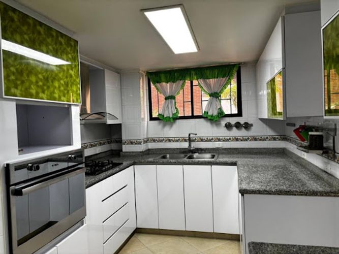 Apartamento de 3 alcobas en venta en Los Rosales, Bogotá, 265 m² · foto 6 de 24