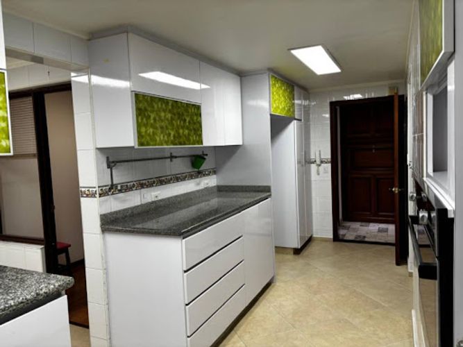 Apartamento de 3 alcobas en venta en Los Rosales, Bogotá, 265 m² · foto 7 de 24