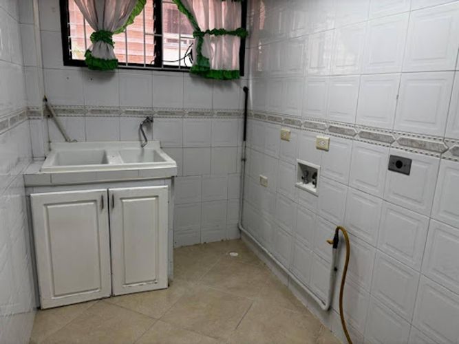 Apartamento de 3 alcobas en venta en Los Rosales, Bogotá, 265 m² · foto 8 de 24