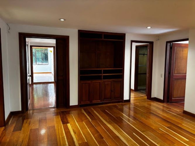 Apartamento de 3 alcobas en venta en Los Rosales, Bogotá, 265 m² · foto 10 de 24