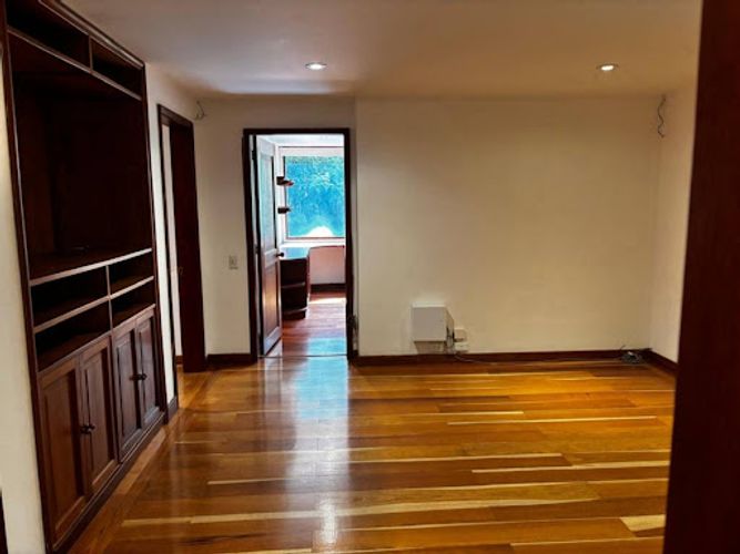 Apartamento de 3 alcobas en venta en Los Rosales, Bogotá, 265 m² · foto 13 de 24