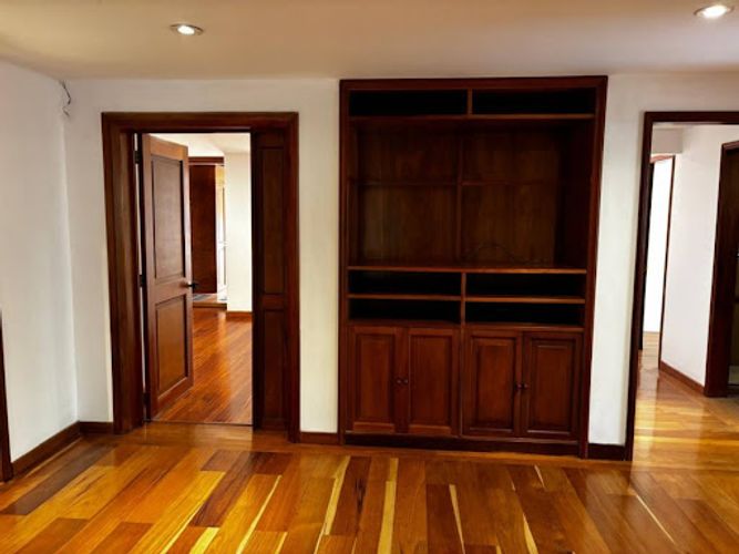 Apartamento de 3 alcobas en venta en Los Rosales, Bogotá, 265 m² · foto 14 de 24