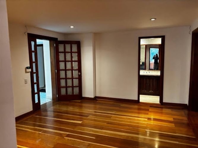 Apartamento de 3 alcobas en venta en Los Rosales, Bogotá, 265 m² · foto 18 de 24