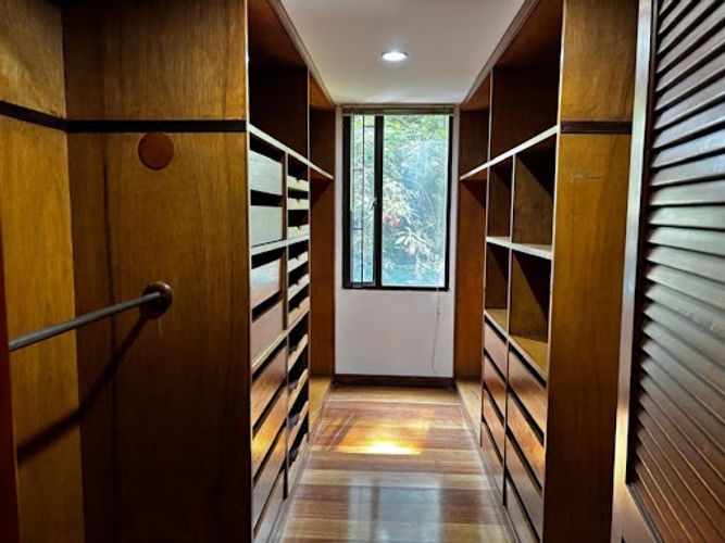 Apartamento de 3 alcobas en venta en Los Rosales, Bogotá, 265 m² · foto 19 de 24