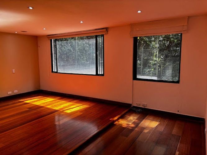 Apartamento de 3 alcobas en venta en Los Rosales, Bogotá, 265 m² · foto 21 de 24