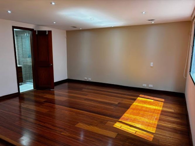 Apartamento de 3 alcobas en venta en Los Rosales, Bogotá, 265 m² · foto 22 de 24