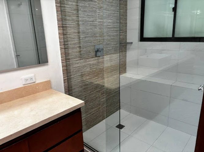Apartamento de 3 alcobas en venta en Los Rosales, Bogotá, 265 m² · foto 23 de 24