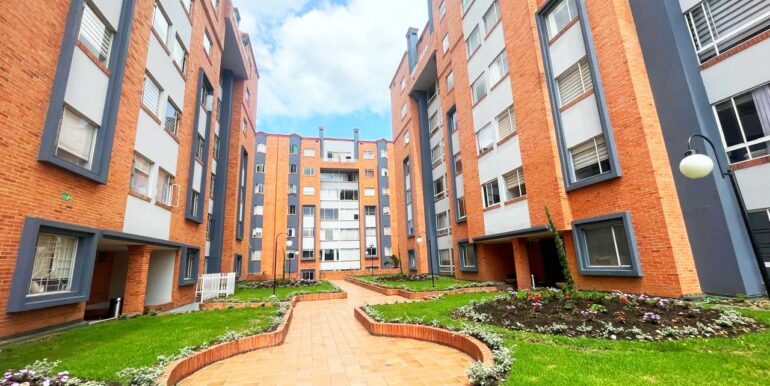 Apartamento de 3 habitaciones en venta en Centro Comercial Parque la Colina, Bogotá — imagen 1 de 8