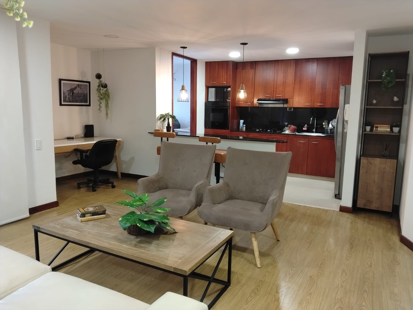 Apartamento en arriendo en El Poblado, Medellín · foto 3 de 16