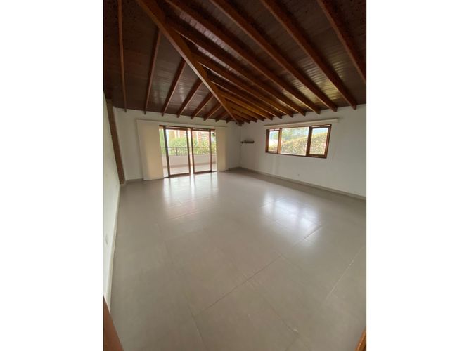 Casa de 4 alcobas en arriendo en San Rafael, Envigado, 350 m² · foto 3 de 24