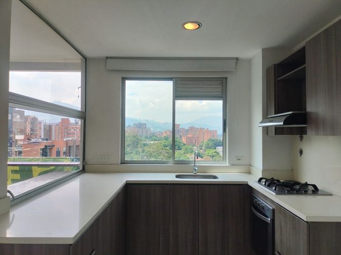 Apartamento de 2 alcobas en arriendo en Loma Benedictinos, Envigado, 108 m² · foto 3 de 18