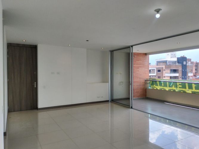 Apartamento de 2 alcobas en arriendo en Loma Benedictinos, Envigado, 108 m² · foto 2 de 18