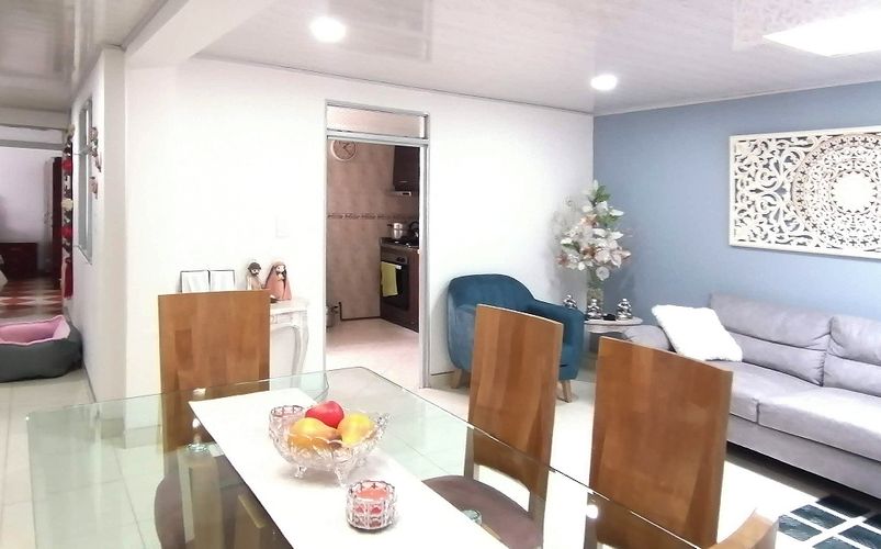 Casa de 10 alcobas en venta en Fontibon, Bogotá, 224 m² · foto 3 de 24