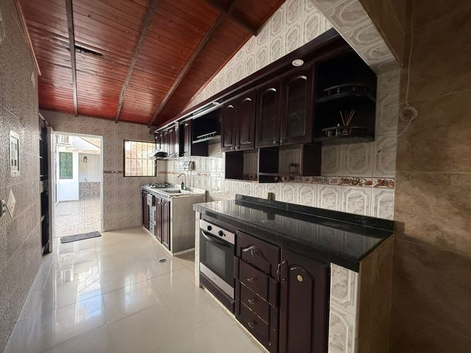 Casa de 4 alcobas en venta en Ricaurte, 148 m² · foto 6 de 24