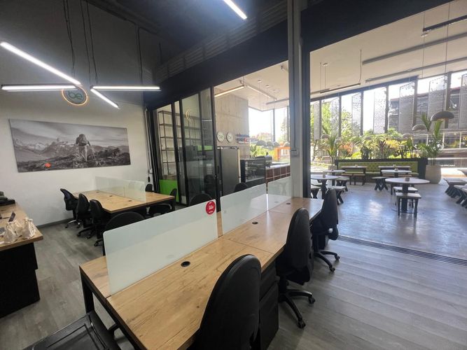 Local en venta en El Poblado, Medellín, 160 m² · foto 2 de 15