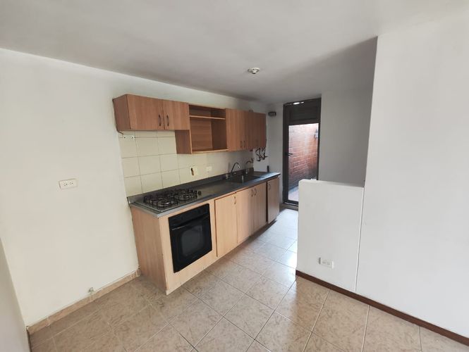 Apartamento de 3 alcobas en arriendo en Carlos E. Restrepo, Medellín, 80 m² · foto 2 de 18